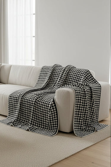 Houndstooth Print Quillow - ShopSpoiled