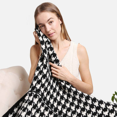 Houndstooth Print Quillow - ShopSpoiled