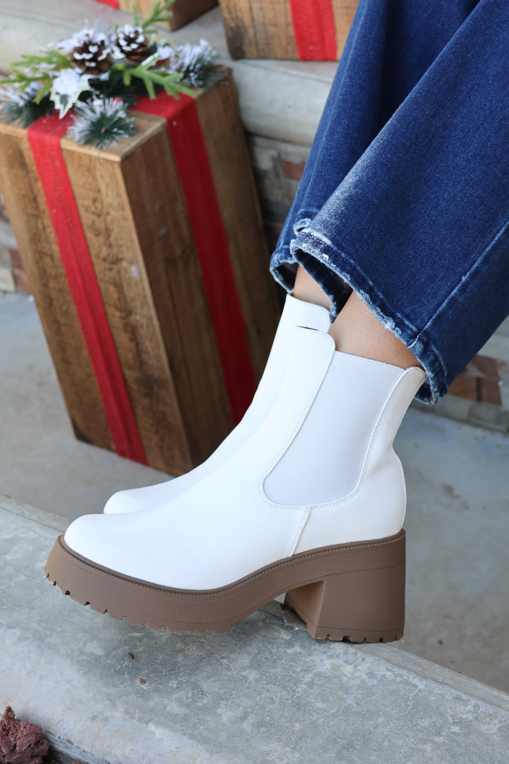 Declan Boots in White - ShopSpoiled