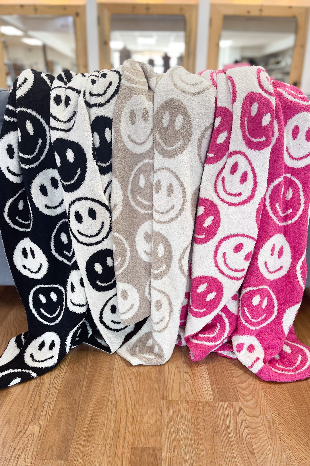 Smiley Face Comfy Luxe Blanket - ShopSpoiled