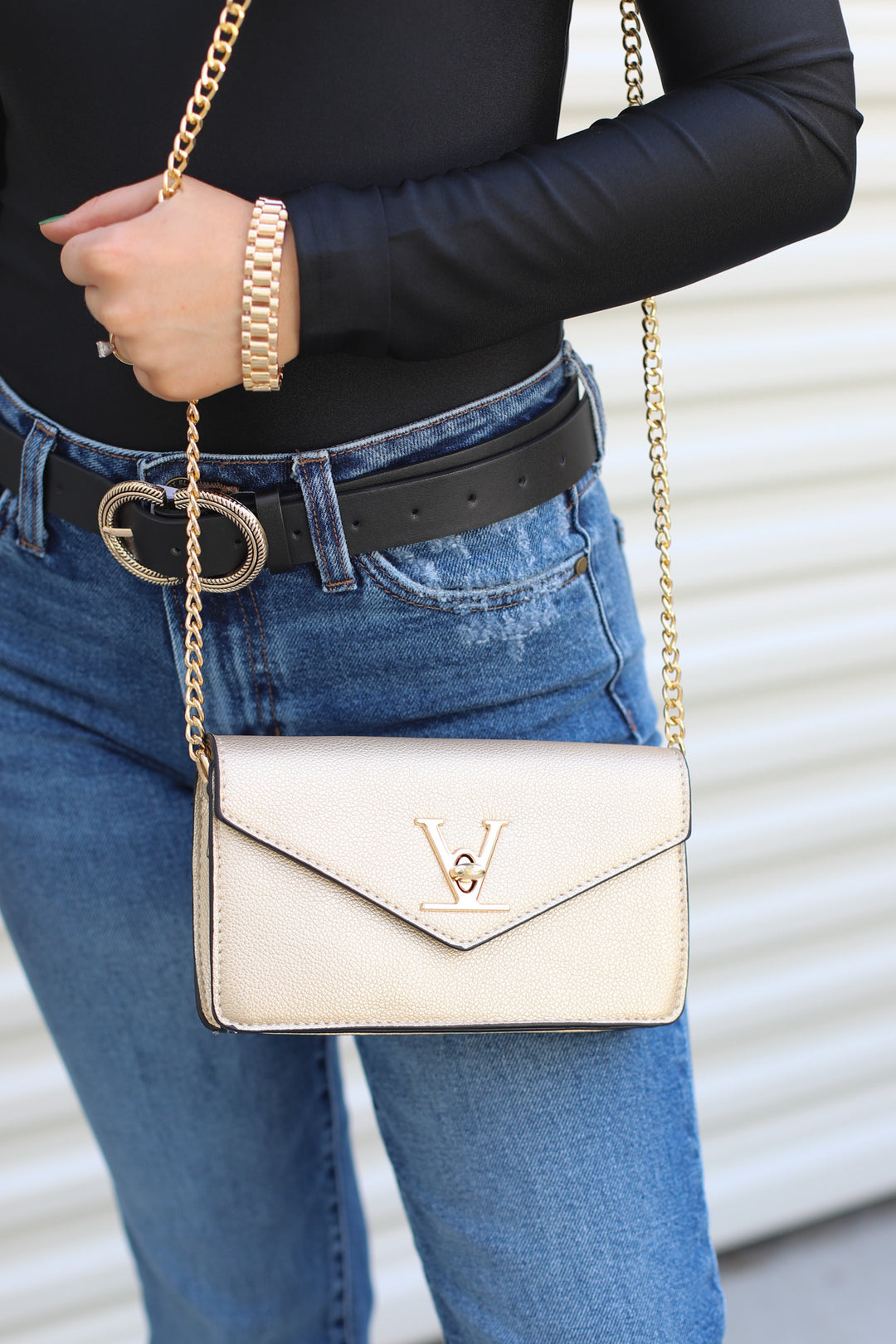 Oh So Classy Purse In Gold - ShopSpoiled