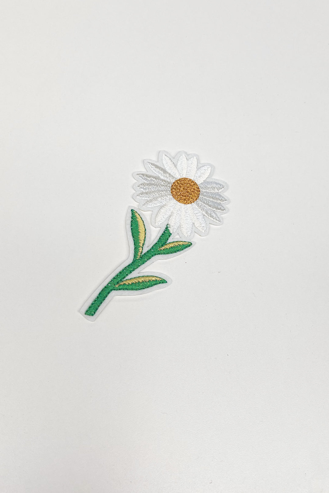 White Daisy Patch - ShopSpoiled