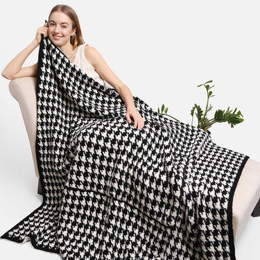 Houndstooth Print Quillow - ShopSpoiled