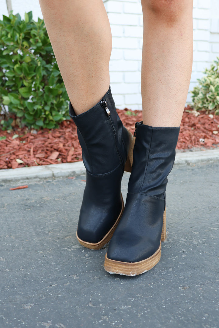 Foster Black Boots - ShopSpoiled