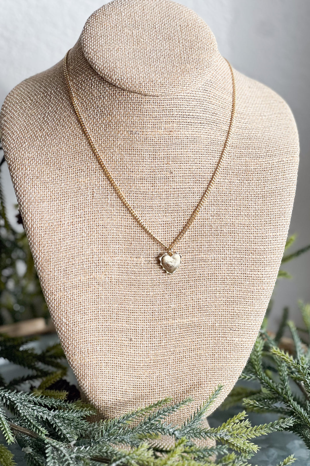 Golden Heart Necklace - ShopSpoiled