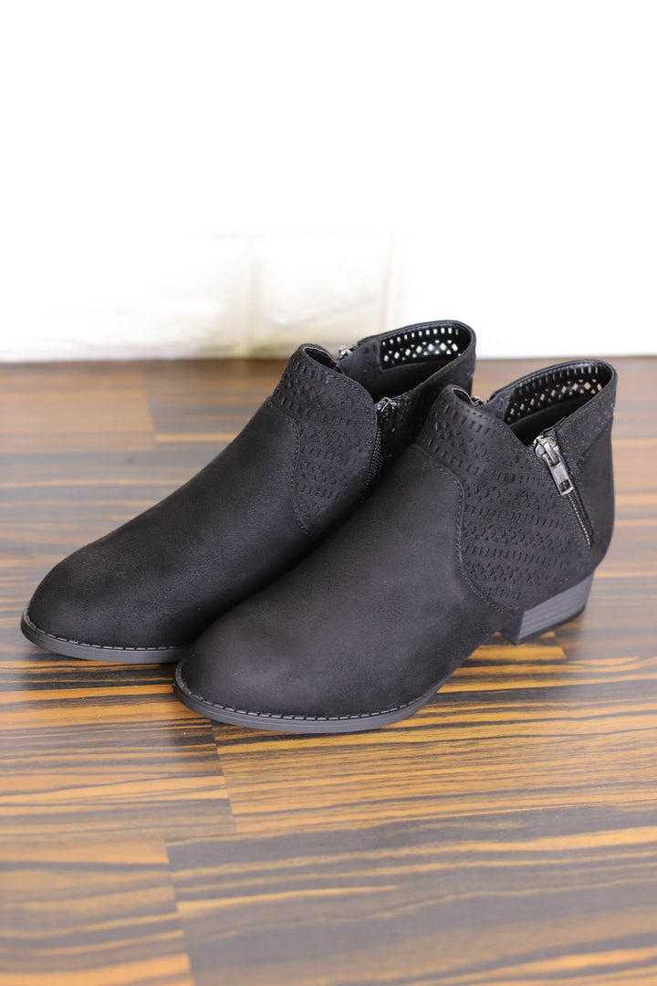Busy Bootie : Black - ShopSpoiled