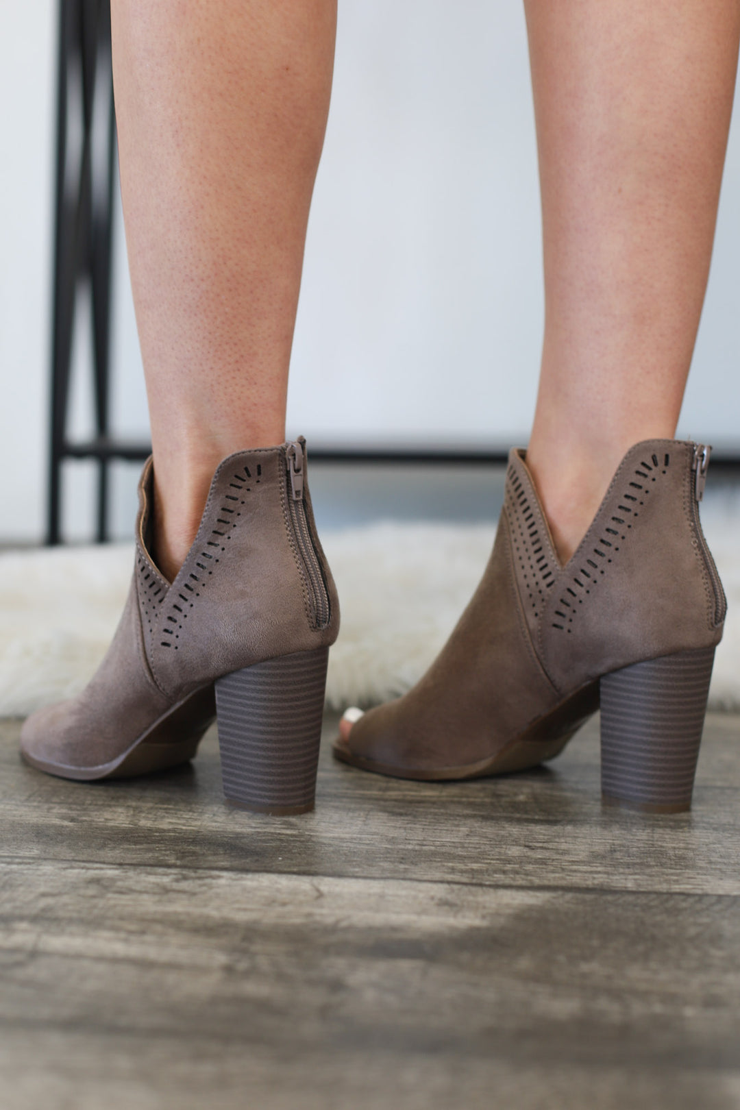 Sharpay Booties: Taupe - ShopSpoiled