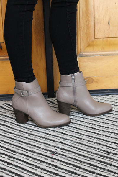 Jaz Booties: Taupe - ShopSpoiled