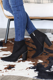 Walkin In Nashville Booties: Black - ShopSpoiled